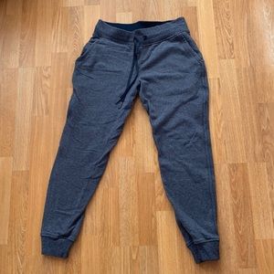 Lululemon women’s joggers size 6